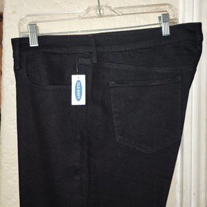 NEW Old Navy Women's Mid-Rise Kicker Boot-Cut Jeans in Size 18 Petite (Black)